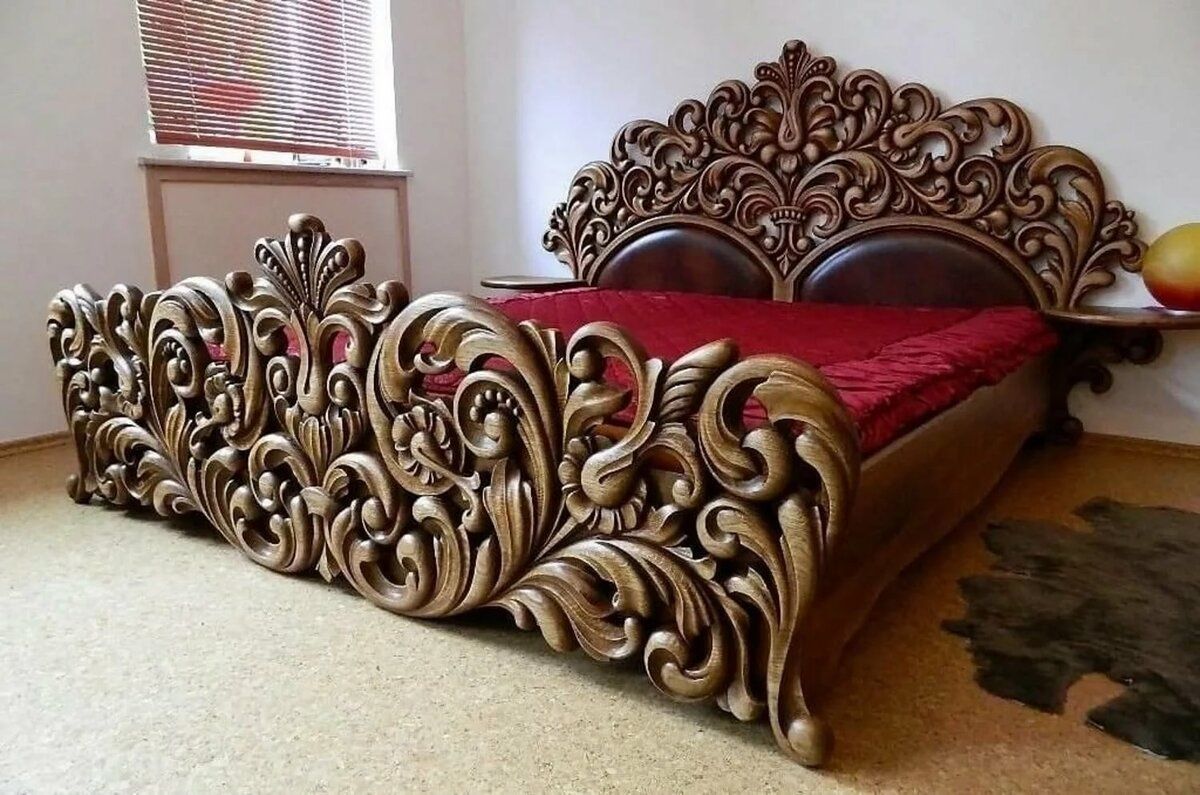 резная кровать из массива дерева